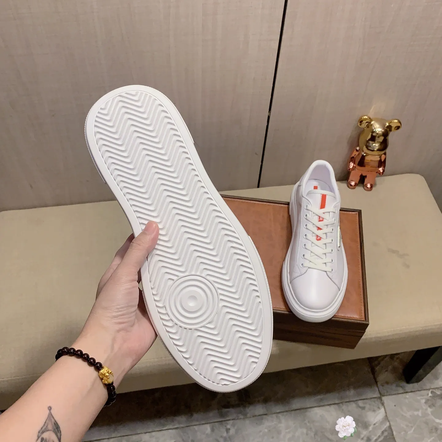 Men's men's shoes💰460💰💰🎩🎩[Lightning][Lightning] "PRADA*" The latest and most popular casual shoes, top brand [seduce] luxury ~ purchasing agency, top ~ quality. [Strong] The upper is made of imported breathable cowhide with material ➕ breathable sheepskin feet (•) and fine workmanship. The original stylish and stylish soft rubber wear-resistant and non-slip outsole is light and comfortable on the feet. The real thing looks better when photographed in person. 0128: Size: 38-44, 45 sizes can be customized, black, white